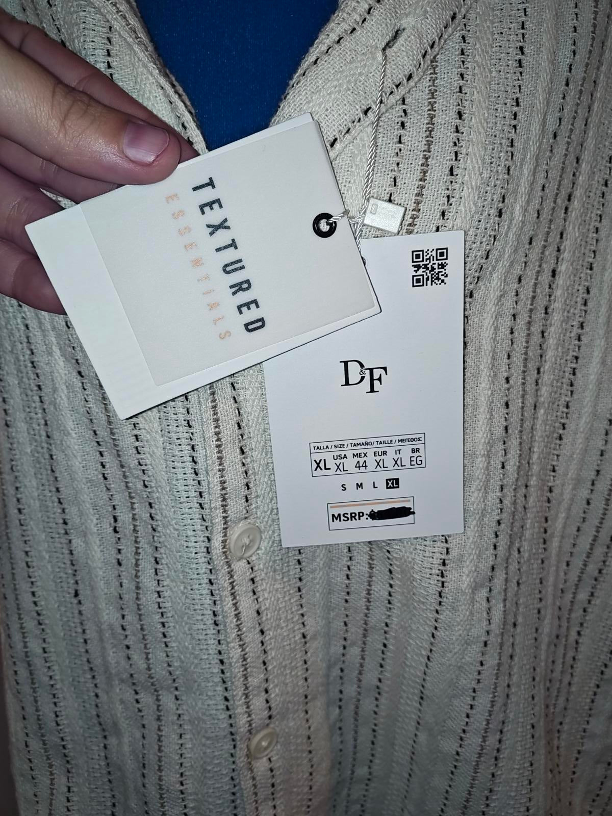 NWT Men's Casual Short Sleeve Button-Up Shirt with Stripe Pattern